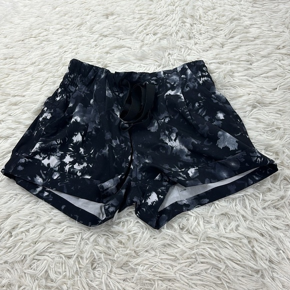 Lululemon Spring Break Away Short II Dusk Dye White Black / Black - Picture 1 of 6